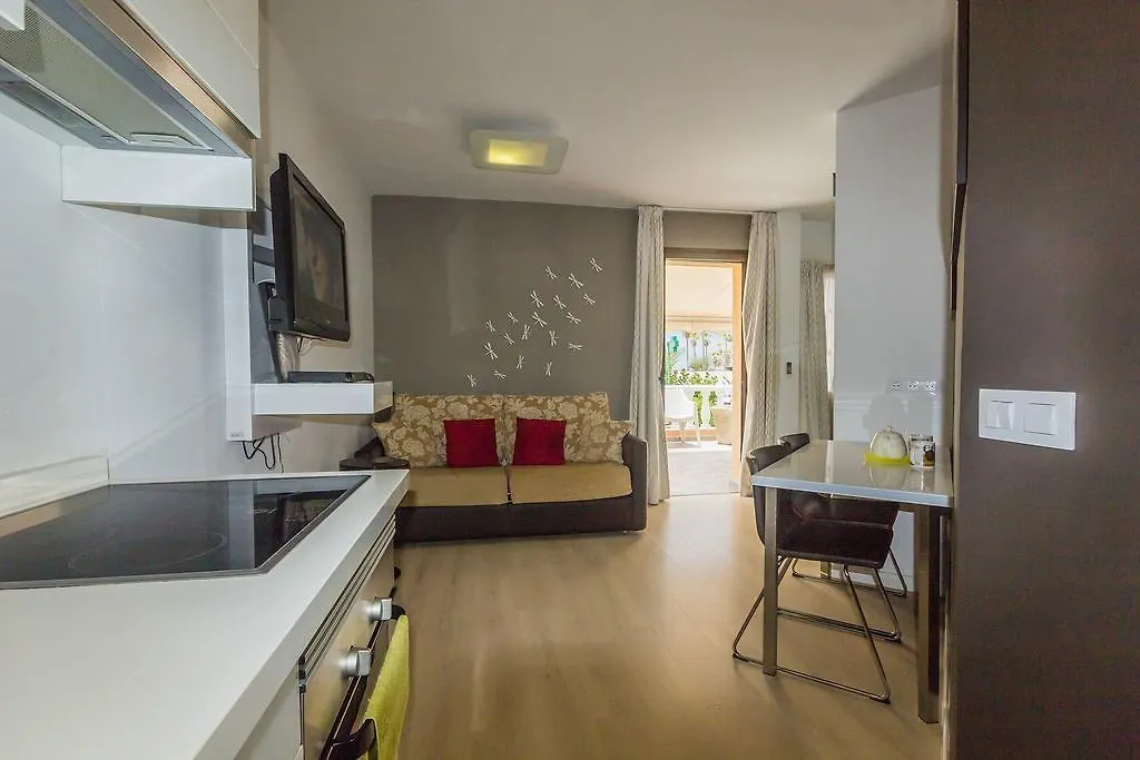 Trg Studio Arona